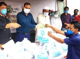 বিভিন্ন সংগঠনকে উপহার সামগ্রী দিলেন মেয়র