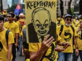 মালয়েশিয়ার সাবেক প্রধানমন্ত্রী দুর্নীতির দায়ে দোষী সাব্যস্ত