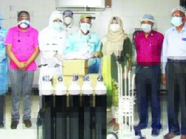 মা-ও-শিশু হাসপাতালে শহীদ ফাউন্ডেশনের অক্সিজেন সিলিন্ডার প্রদান