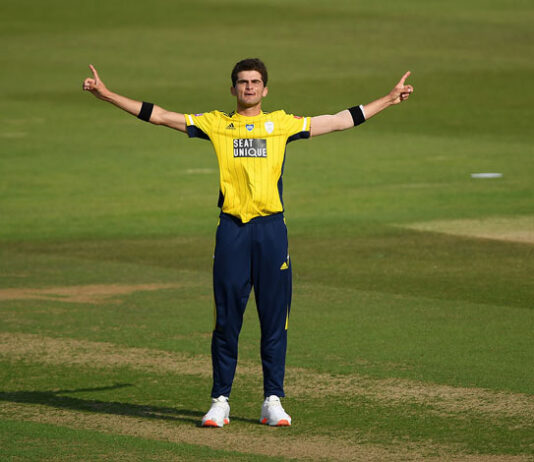 আফ্রিদির অনন্য কীর্তি