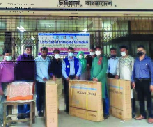 লায়ন্স ক্লাব কর্ণফুলীর হুইল চেয়ার ও সেলাই মেশিন বিতরণ