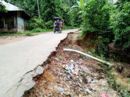 খালের ভাঙন আতংকে ঘিলাতলীর বাসিন্দারা