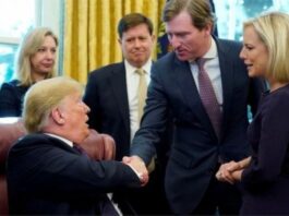 ডোনাল্ড ট্রাম্প শীর্ষস্থানীয় নির্বাচনী কর্মকর্তাকে বরখাস্ত করলেন