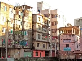 কলেজ যখন ছাত্রী নিবাস!