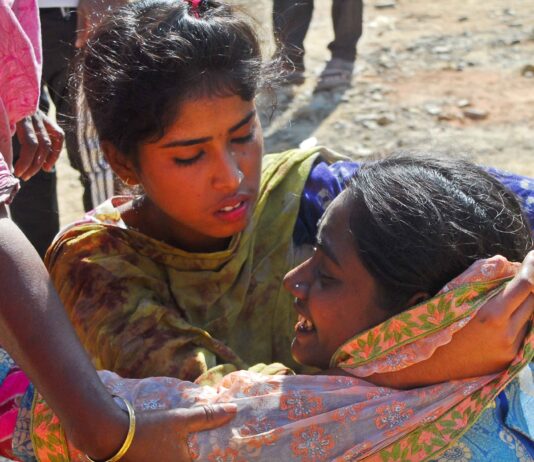 দেয়ালধসে দুই নির্মাণ শ্রমিকের মৃত্যু লাভলেনে