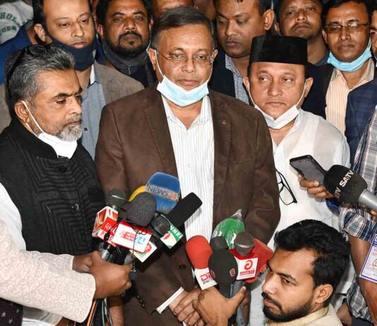 নির্বাচনে বিএনপি সন্ত্রাসী কর্মকাণ্ড চালিয়েছে : তথ্যমন্ত্রী