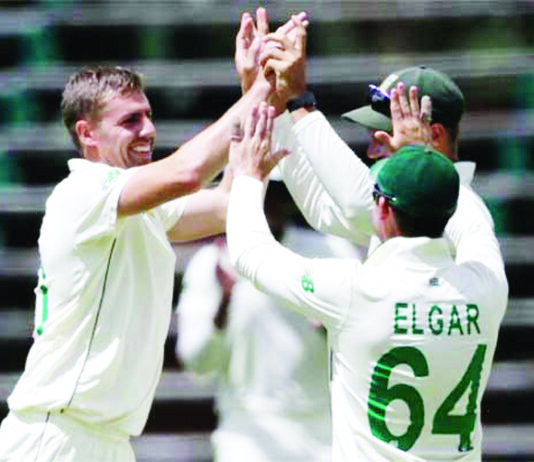 ৩ দিনেই দক্ষিণ আফ্রিকার জয়