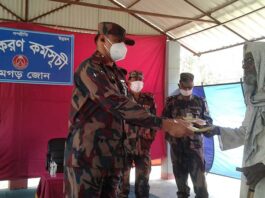 দুস্থদের মাঝে রামগড়ে বিজিবির সহায়তা প্রদান