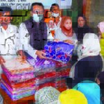 পাঁচলাইশ ওয়ার্ডে ঈদ উপহার বিতরণ