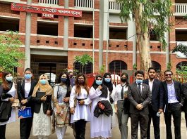 আদালত ভবন পরিদর্শনে সিআইইউর স্কুল অব ল’র শিক্ষার্থীরা