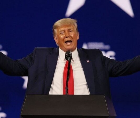 ডোনাল্ড ট্রাম্প: দুই বছরের জন্য ফেসবুক ও ইন্সটাগ্রামে নিষিদ্ধ সাবেক মার্কিন প্রেসিডেন্ট