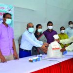 সরকারের সমালোচনা না করে দরিদ্রদের সাহায্য করুন