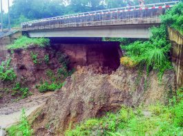 টানা বর্ষণ : ডিটি-বায়েজিদ সড়ক ক্ষতিগ্রস্ত