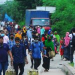 দুর্ভোগেও শহরমুখী মানুষের ঢল