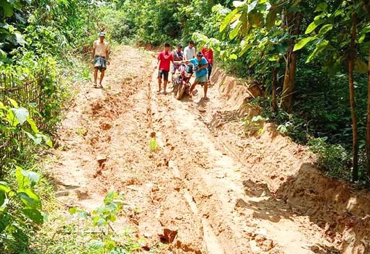 চরম ভোগান্তি পাঁচ গ্রামের মানুষের