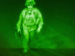 ২০ বছর আফগানিস্তানে কী হারিয়ে আমেরিকা কী পেল