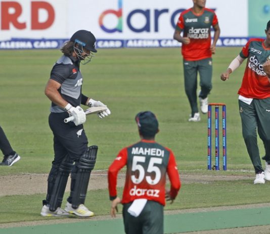 রেকর্ড সর্বনিম্ন রানে গুটিয়ে গেল নিউজিল্যান্ড