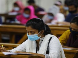 সন্তান প্রসবের এক ঘণ্টা পর কেন্দ্রে এসএসসি পরীক্ষার্থী