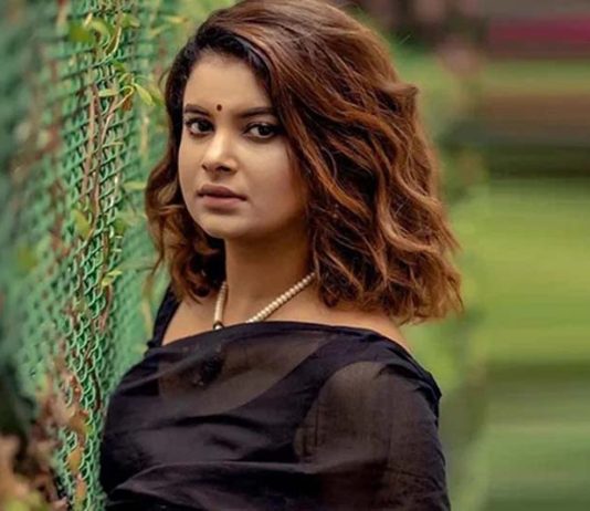 প্রেম করছেন শবনম ফারিয়া