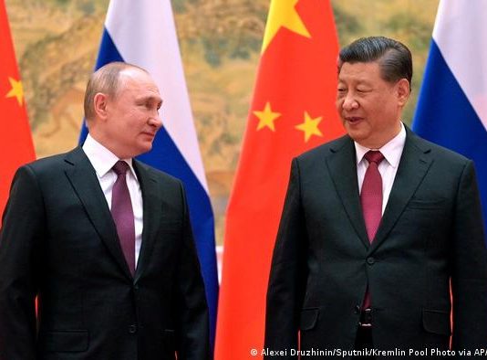 চীনের কাছে অস্ত্র আর অর্থ চেয়েছে রাশিয়া