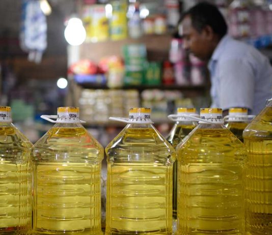 সয়াবিন তেলের দাম প্রতি লিটারে কমলো ৮ টাকা