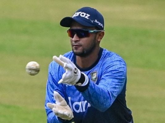 প্রস্তুতি নিতে প্রিমিয়ার লিগ খেলবেন সাকিব