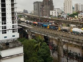 রাতভর টানা বৃষ্টিতে জলমগ্ন চট্টগ্রাম নগরীর বড় এলাকা
