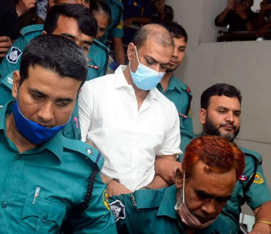 দুর্নীতি : ওসি প্রদীপের ২০, চুমকির ২১ বছরের সাজা, সম্পদ বাজেয়াপ্ত