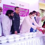 রোটারি ক্লাবের খাবার বিতরণ