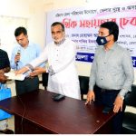 চট্টগ্রাম জেলা পরিষদের চেক হস্তান্তর