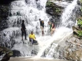 পর্যটকদের টানছে স্বর্গপুর ঝর্না