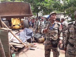 সাগরিকা রোডে অবৈধ দোকান উচ্ছেদ লাখ টাকা জরিমানা