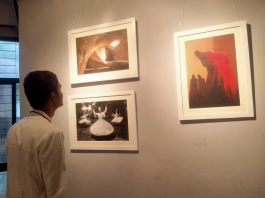 সুফি নৃত্যের ছবি ভাবাচ্ছে দর্শনার্থীদের