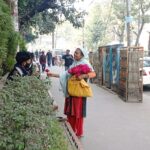 ফুলবিক্রিতে চাকা ঘোরে সংসারের