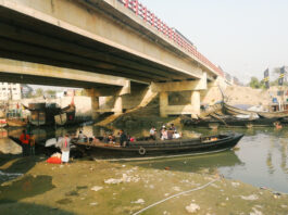 ঘাটহীন চাক্তাইয়ে হাজারো মানুষের দুর্ভোগ