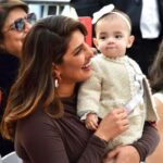 প্রথমবার মেয়ের মুখ দেখালেন প্রিয়াঙ্কা