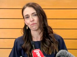 পদত্যাগ করছেন নিউজিল্যান্ডের প্রধানমন্ত্রী