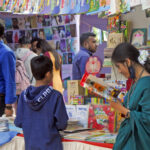 শিশুদের নিয়ে আসছে অভিভাবকরা