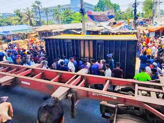 সড়কে প্রাণ গেল বাবা-ছেলের