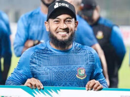 মুশফিককে ১০ লাখ টাকা ‘বিশেষ উপহার’ বিসিবির