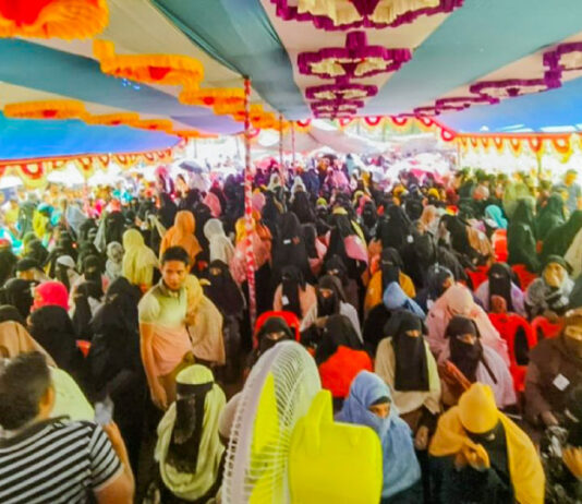 প্রথা ভেঙে সমাবেশ করলেন রোহিঙ্গা নারীরা