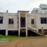 নির্মাণের চার বছরেই দেয়ালে ফাটল!