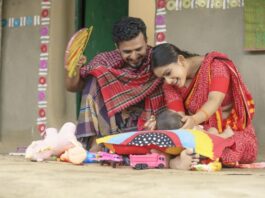 যে নাটক দেখে কাঁদছে দর্শক!
