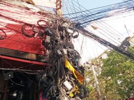 ঝোলানো তারের ভার থেকে নগরকে উদ্ধার করা হোক