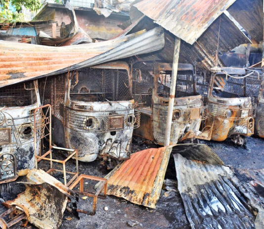 নগরে আগুনে পুড়লো ২৫ গাড়িসহ গ্যারেজ