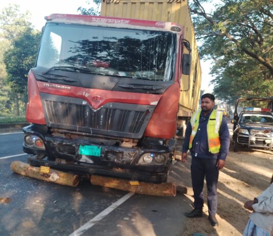 মিরসরাইয়ে লরি চাপায় তিন শ্রমিক নিহত