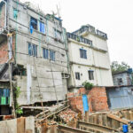 হেলে পড়া ভবনটি ‘ঝুঁকিপূর্ণ নয়’, সরানো হয়নি বাসিন্দাদের