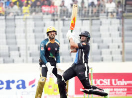 ব্যাটে-বলে দুর্দান্ত সাকিব