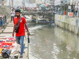 অরক্ষিত নালায় পড়ে মৃত্যুর দায় কার
