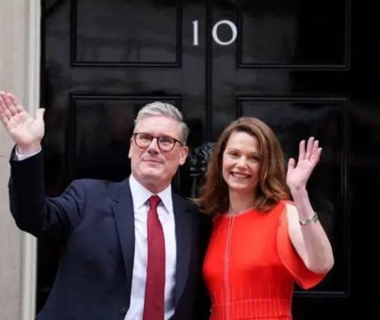 যুক্তরাজ্যের নির্বাচনে লেবার পার্টির নিরঙ্কুশ বিজয়